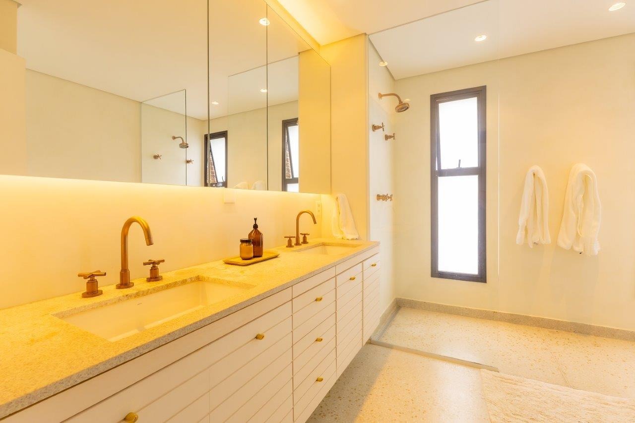 Apartamento sofisticado com varanda gourmet e porteira fechada próximo ao Parque Ibirapuera – 19612