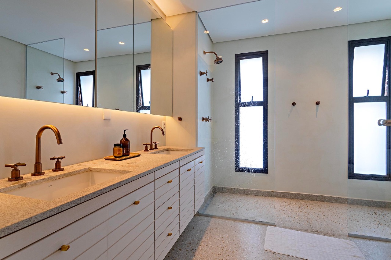 Apartamento sofisticado com varanda gourmet e porteira fechada próximo ao Parque Ibirapuera – 19612