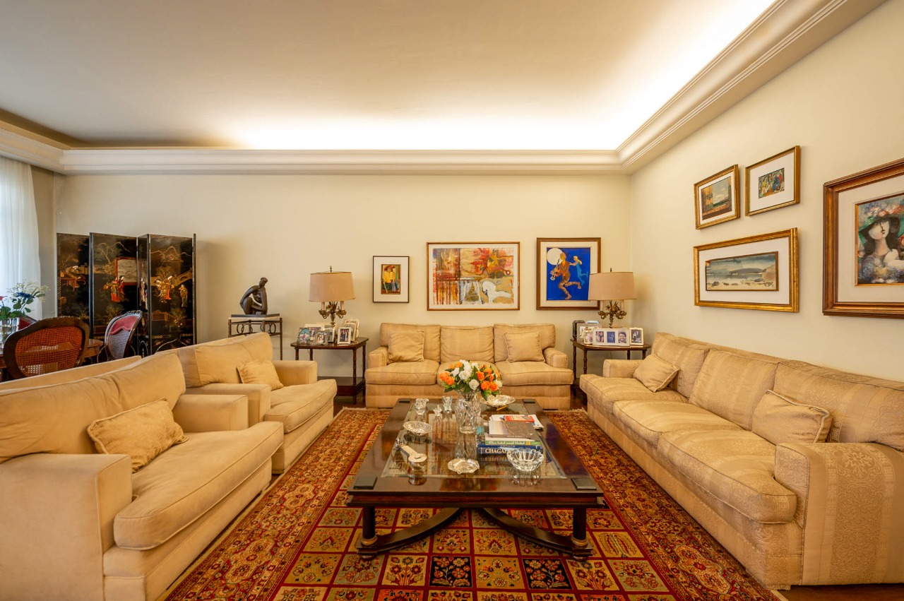 Amplo Apartamento com Potencial de Personalização no Jardim América – 19619