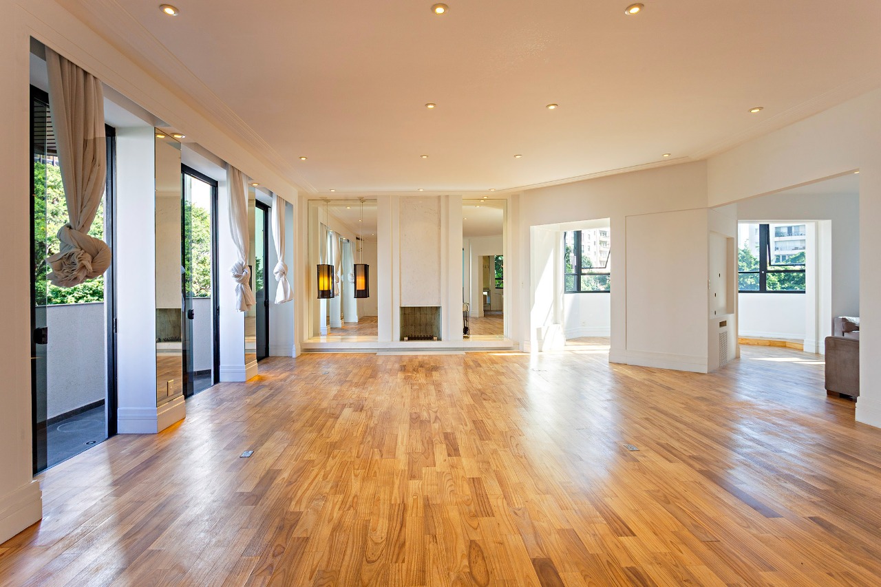 Apartamento duplex com espaços generosos e conforto sob medida. – 19378
