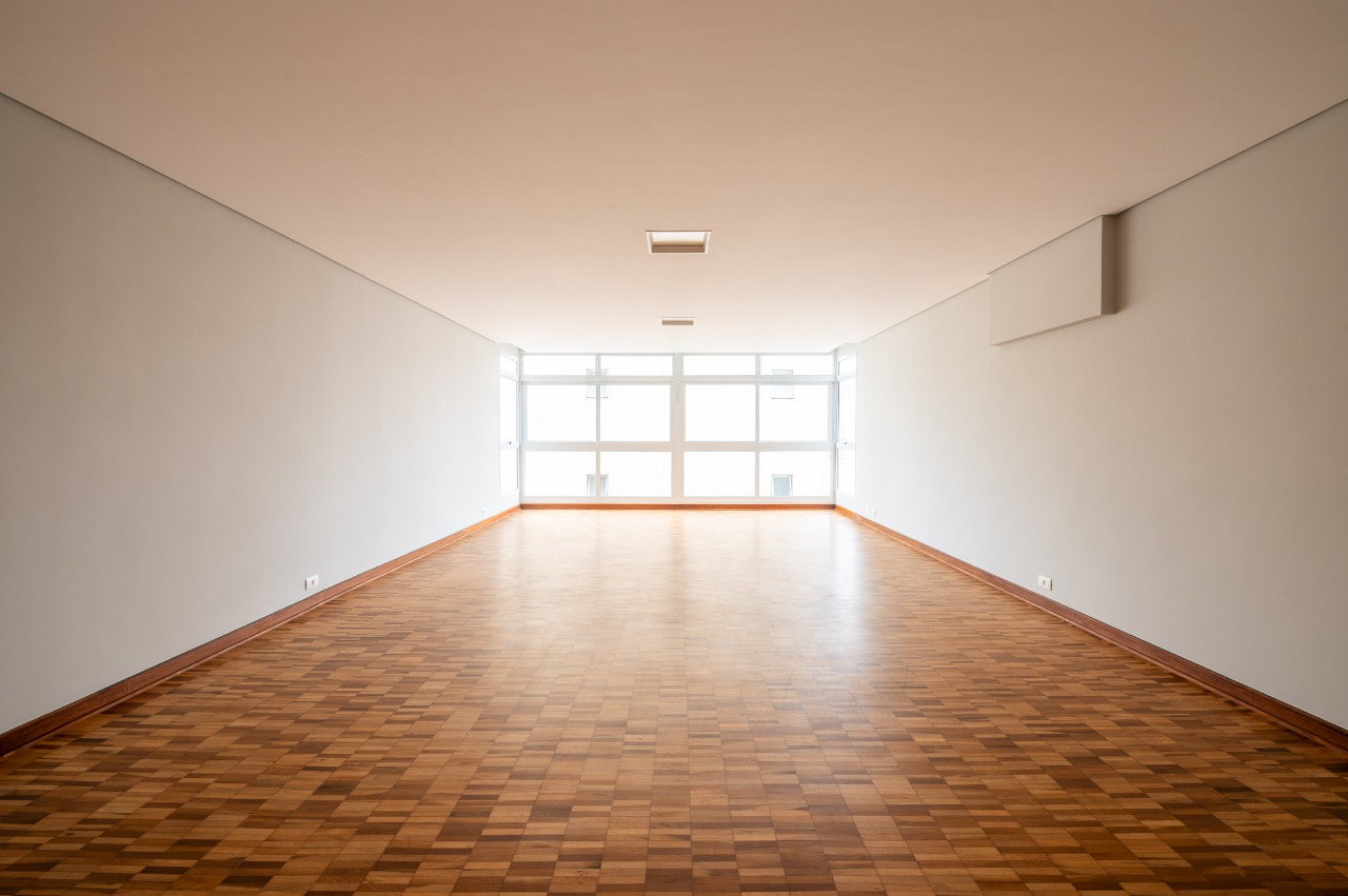 Apartamento reformado e com excelente localização no Jardim América. – AP0340