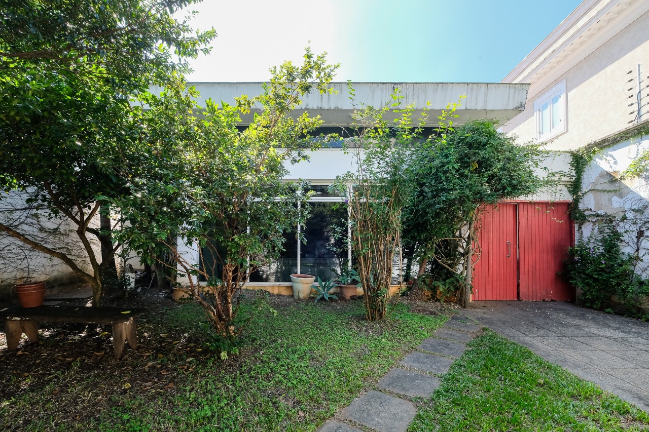 Casa em rua tranquila à venda no Jardim Europa. – 19900