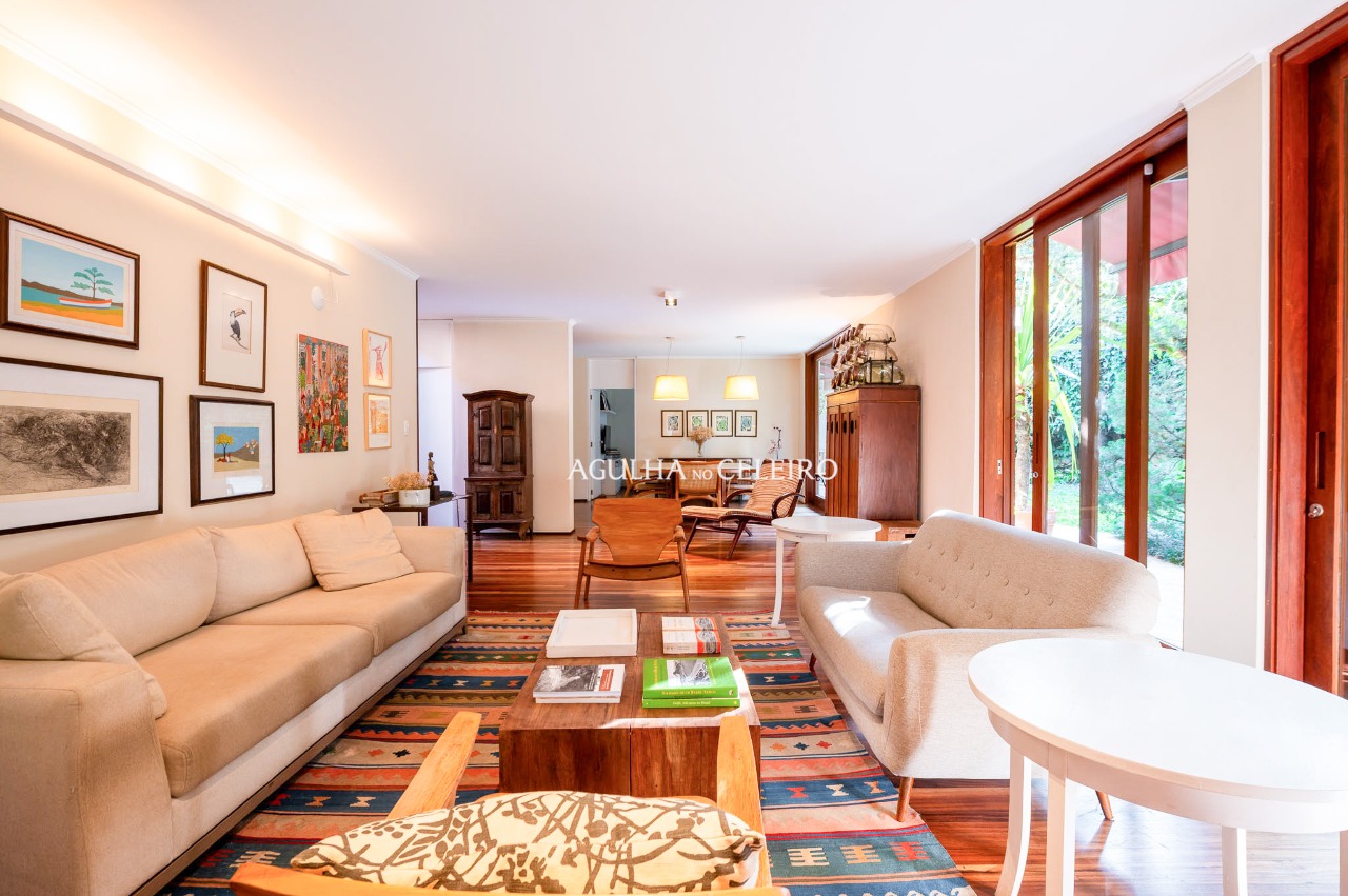 casa-espacosa-e-cheia-de-charme-a-venda-na-vila-madalena-19331-4