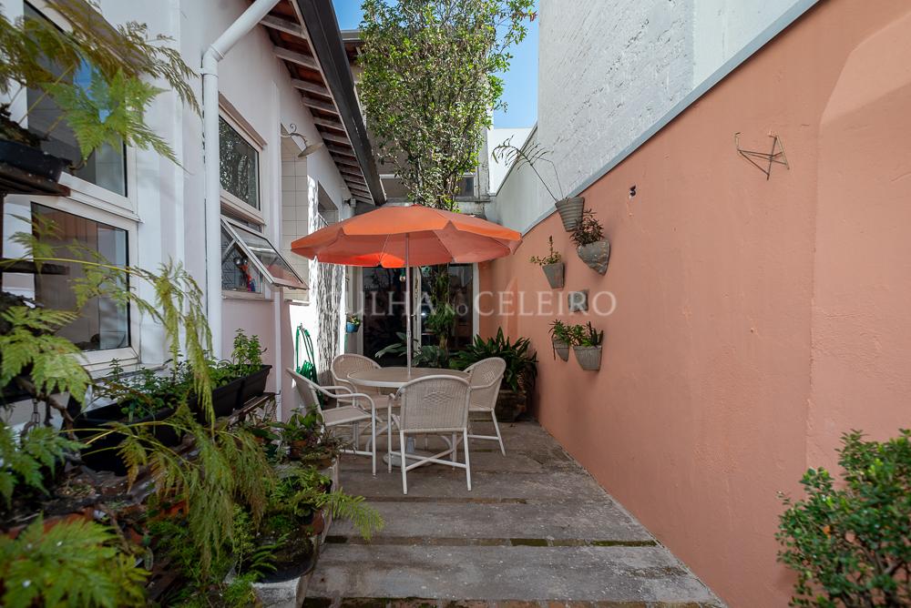 Casa ampla com localização privilegiada à venda no Jardim Paulista. – CA0526
