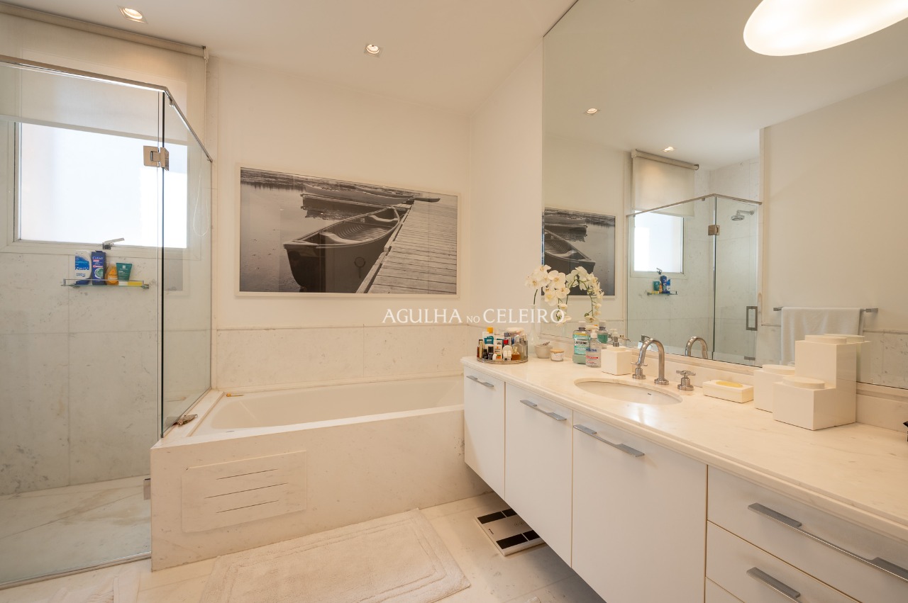 Apartamento impecável à venda, na rua mais cobiçada do Itaim Bibi – 19899