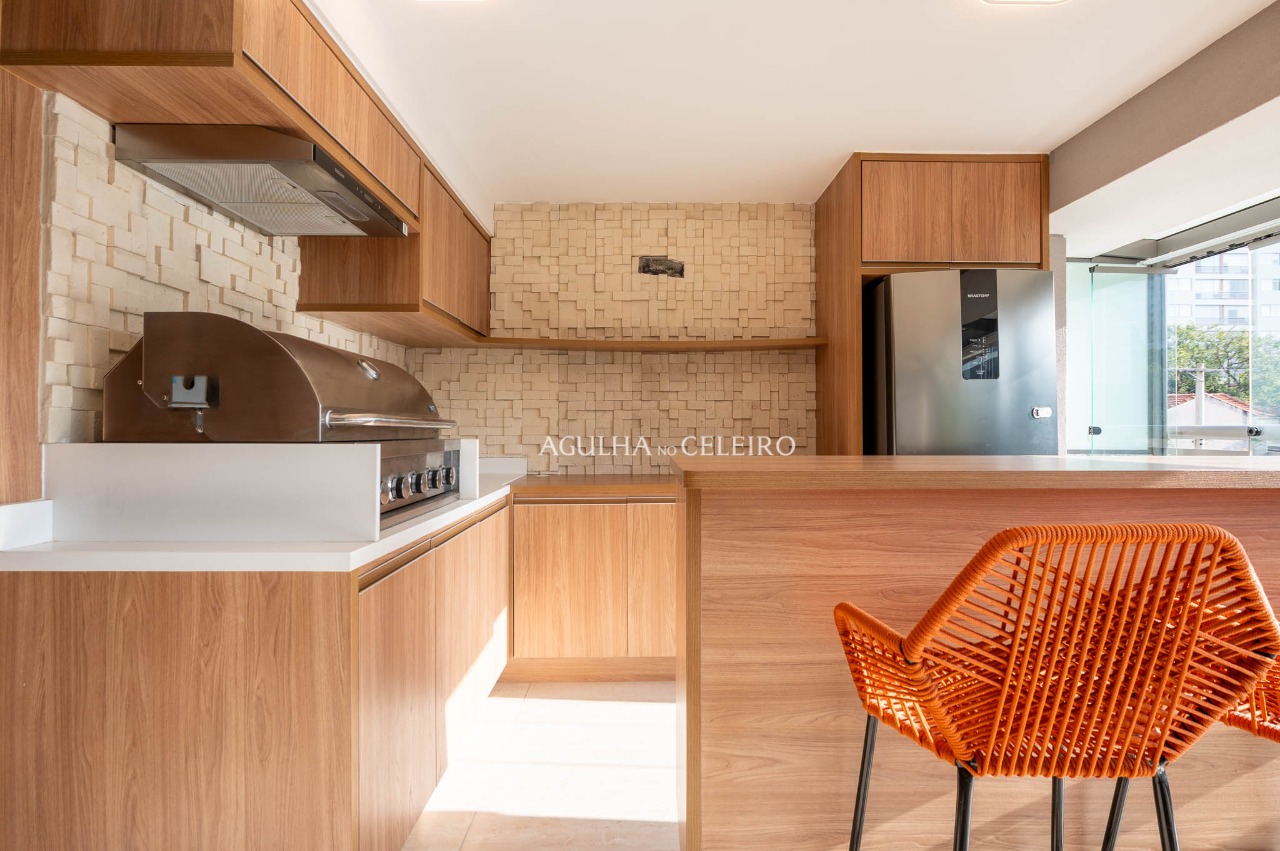 Lindo apartamento reformado e muito iluminado à venda em Perdizes. – 20021