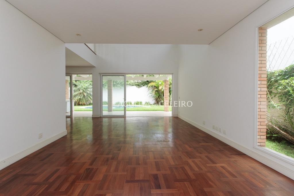 Casa linda e com muito espaço à venda no Alto de Pinheiros. – CA0246