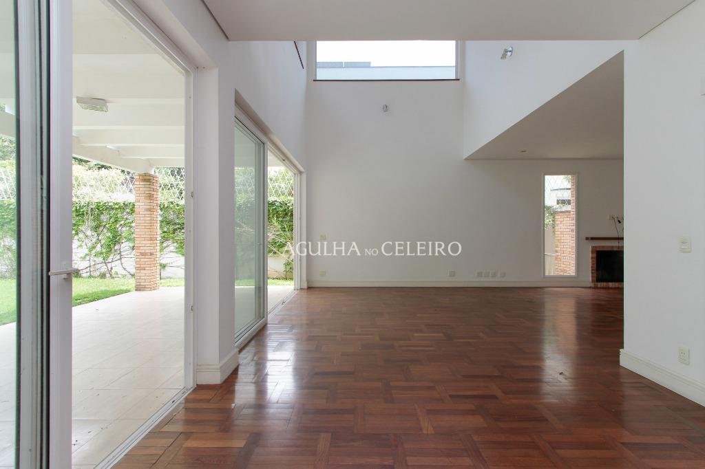 Casa linda e com muito espaço à venda no Alto de Pinheiros. – CA0246