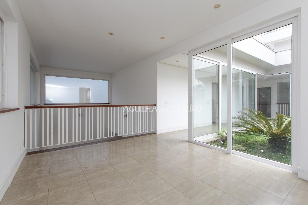 Casa linda e com muito espaço à venda no Alto de Pinheiros. – CA0246