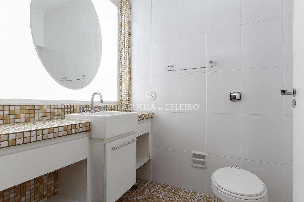 Casa linda e com muito espaço à venda no Alto de Pinheiros. – CA0246