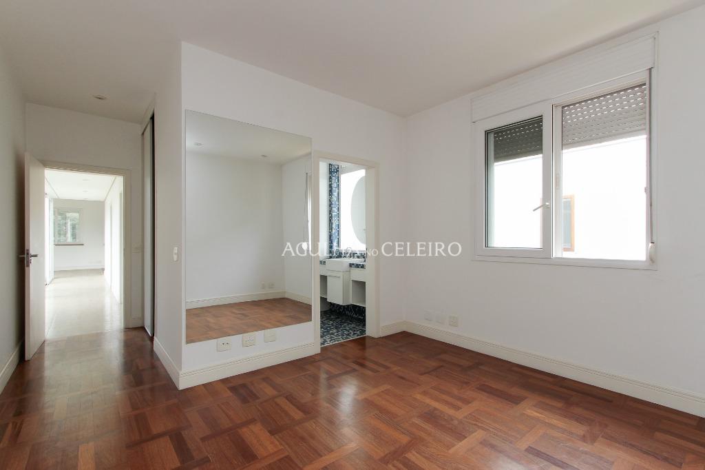 Casa linda e com muito espaço à venda no Alto de Pinheiros. – CA0246