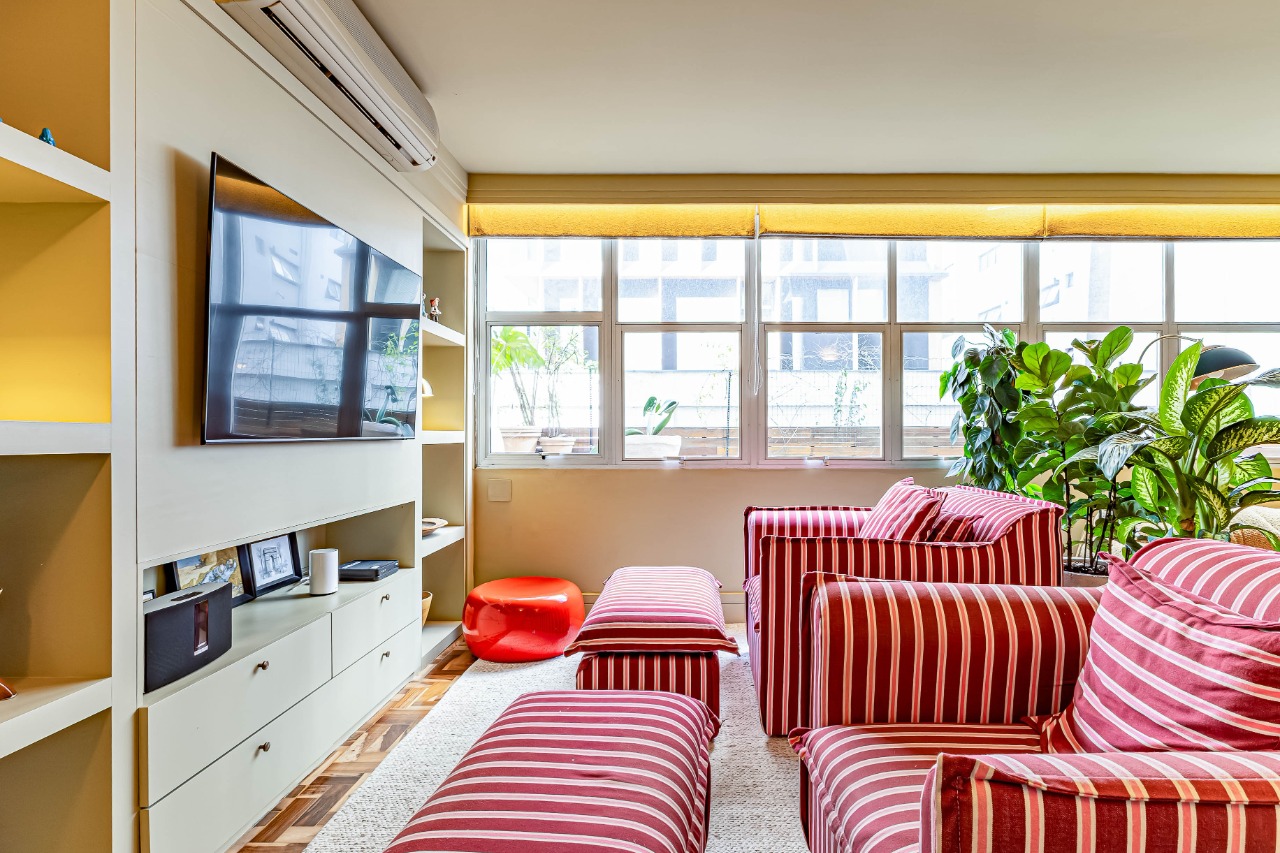 Apartamento reformado, com janelões, luz natural e localização prática, no melhor do Itaim Bibi. – AP6523