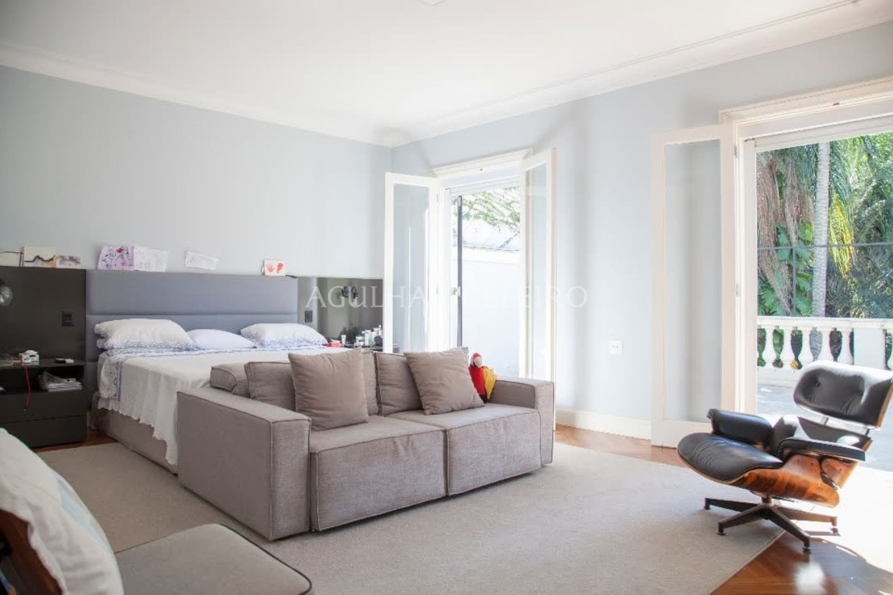 Casa com muita verde à venda no Jardim Europa. – CA0236