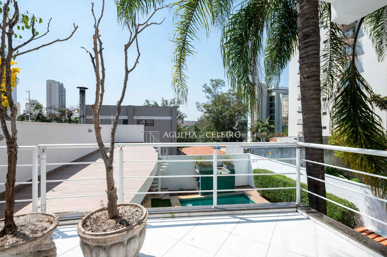 casa-moderna-pe-direito-alto-e-ambientes-espacosos-a-venda-no-campo-belo-20334-10