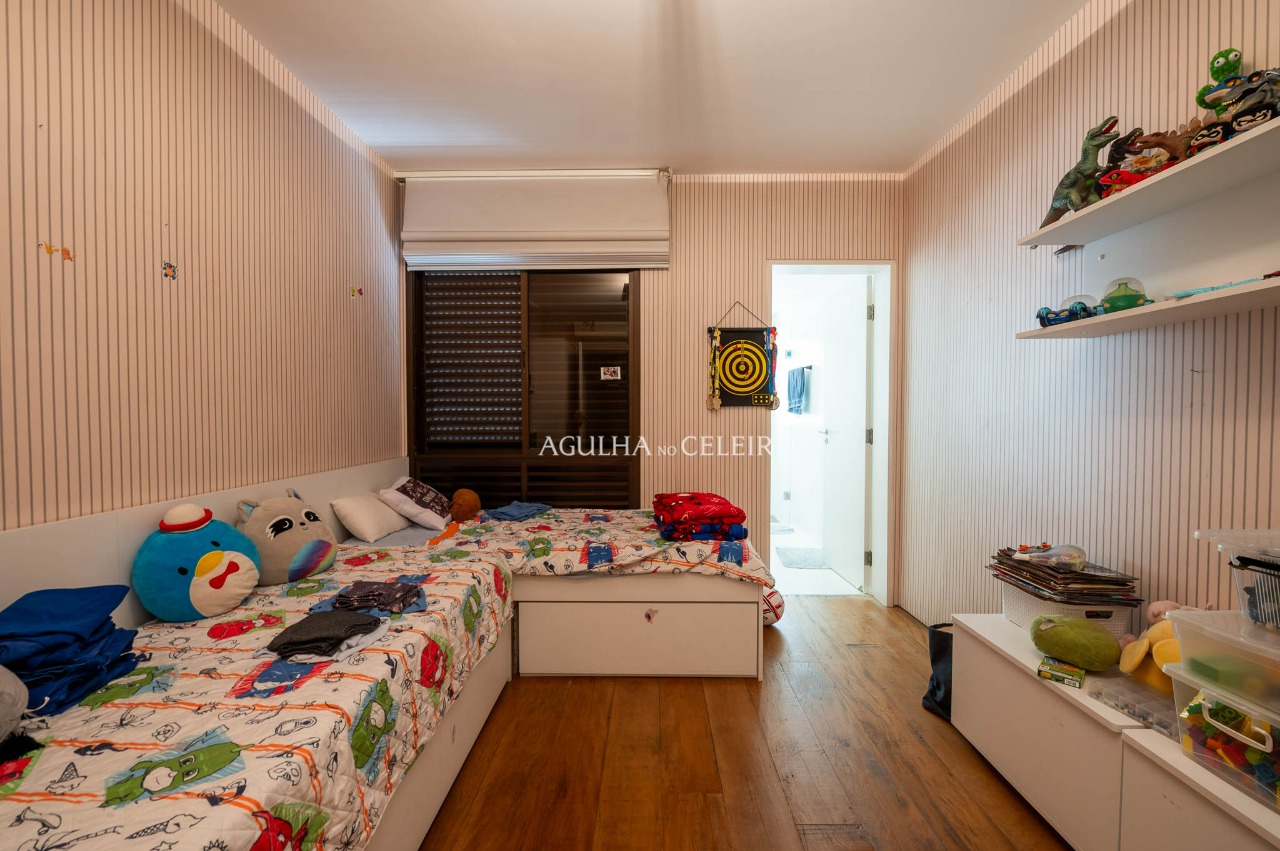 Apartamento com reforma impecável à venda em Moema. – 18955