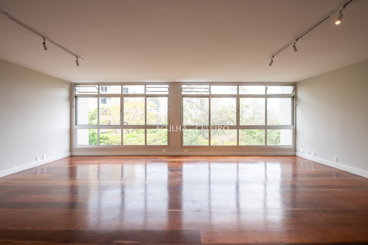 Apartamento recém reformado na frente do Parque do Povo. – 9068
