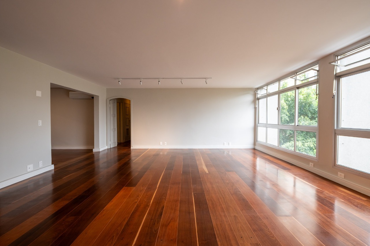 Apartamento recém reformado na frente do Parque do Povo. – 9068