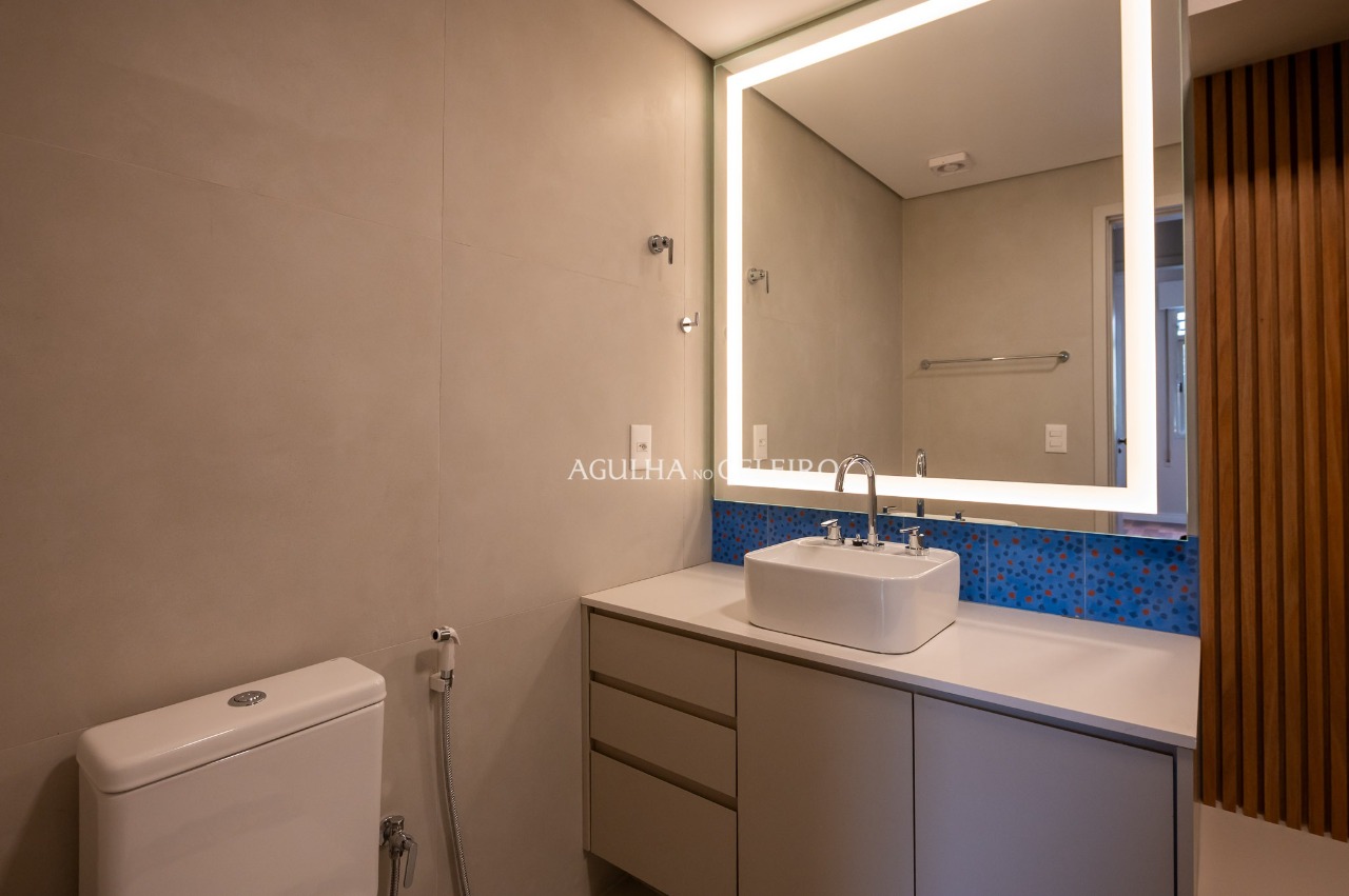 Apartamento recém reformado na frente do Parque do Povo. – 9068