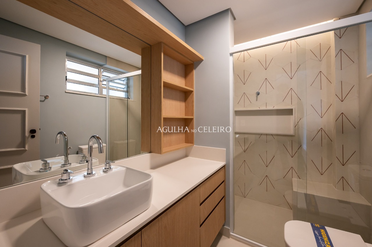 Apartamento recém reformado na frente do Parque do Povo. – 9068