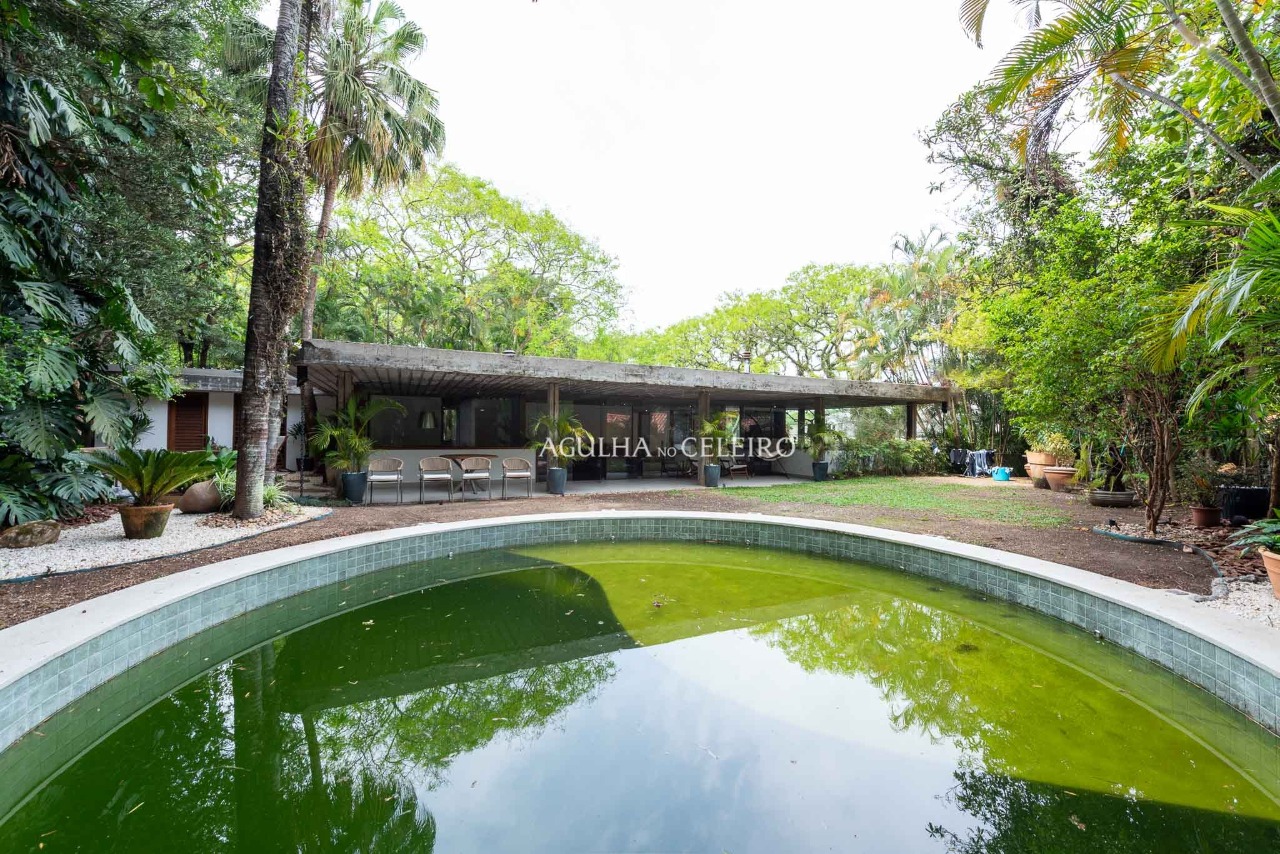 Casa com reforma recente à venda no Jardim Guedala. – 13396