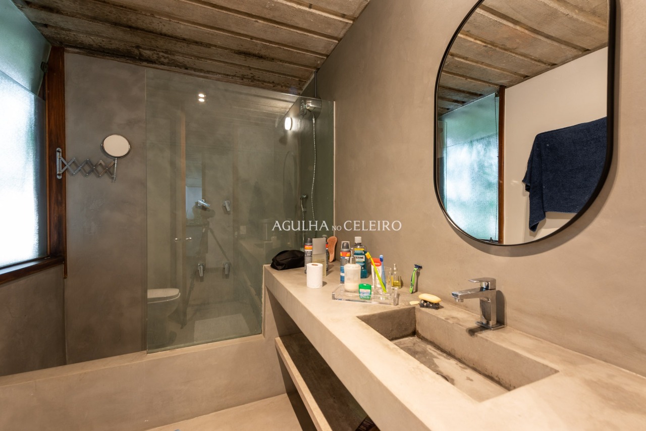 Casa com reforma recente à venda no Jardim Guedala. – 13396