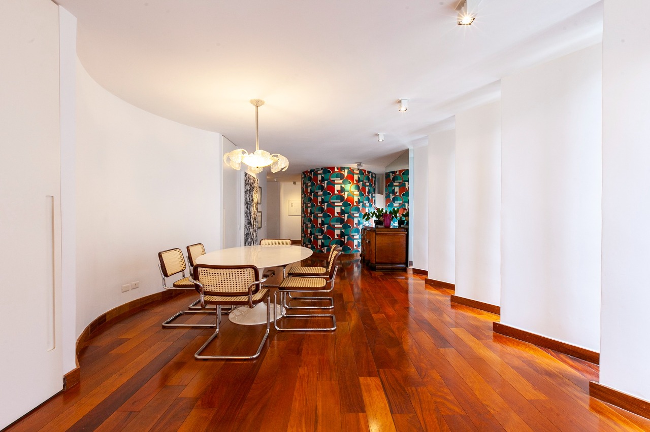 Apartamento reformado em edifício brutalista assinado por Paulo Mendes da Rocha – 19692