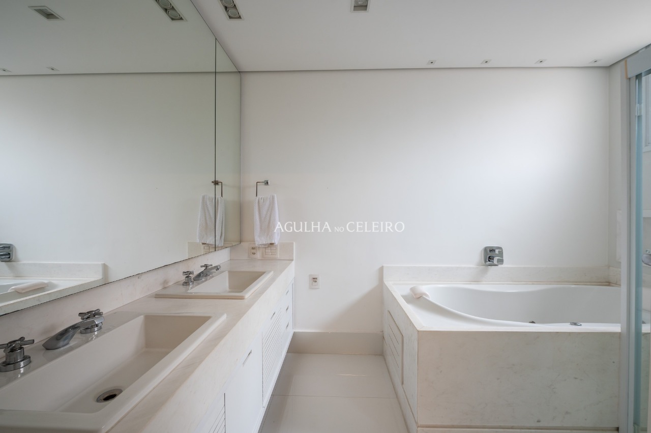 Apartamento elegante e espaçoso à venda no Jardim Europa – 20518