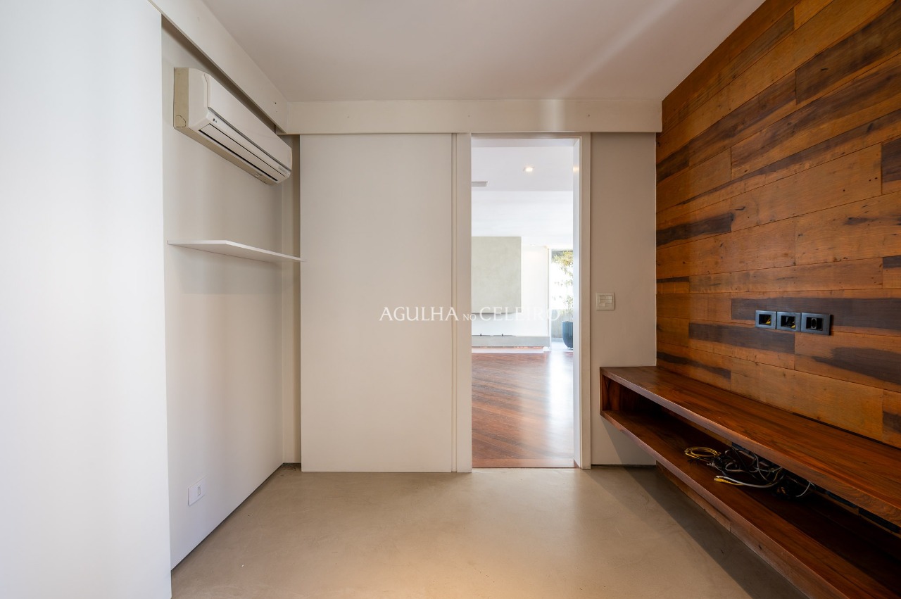 Apartamento localizado em condomínio projetado por Ruy Othake para locação. – 20556