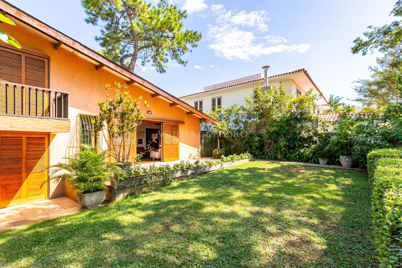 Casa com potencial em rua fechada com vista para o Jockey – 20673