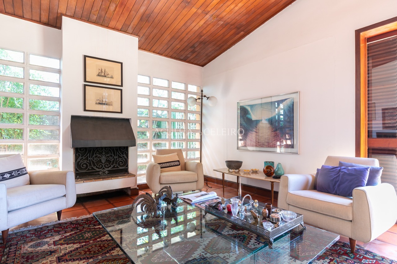 Casa com potencial em rua fechada com vista para o Jockey – 20673