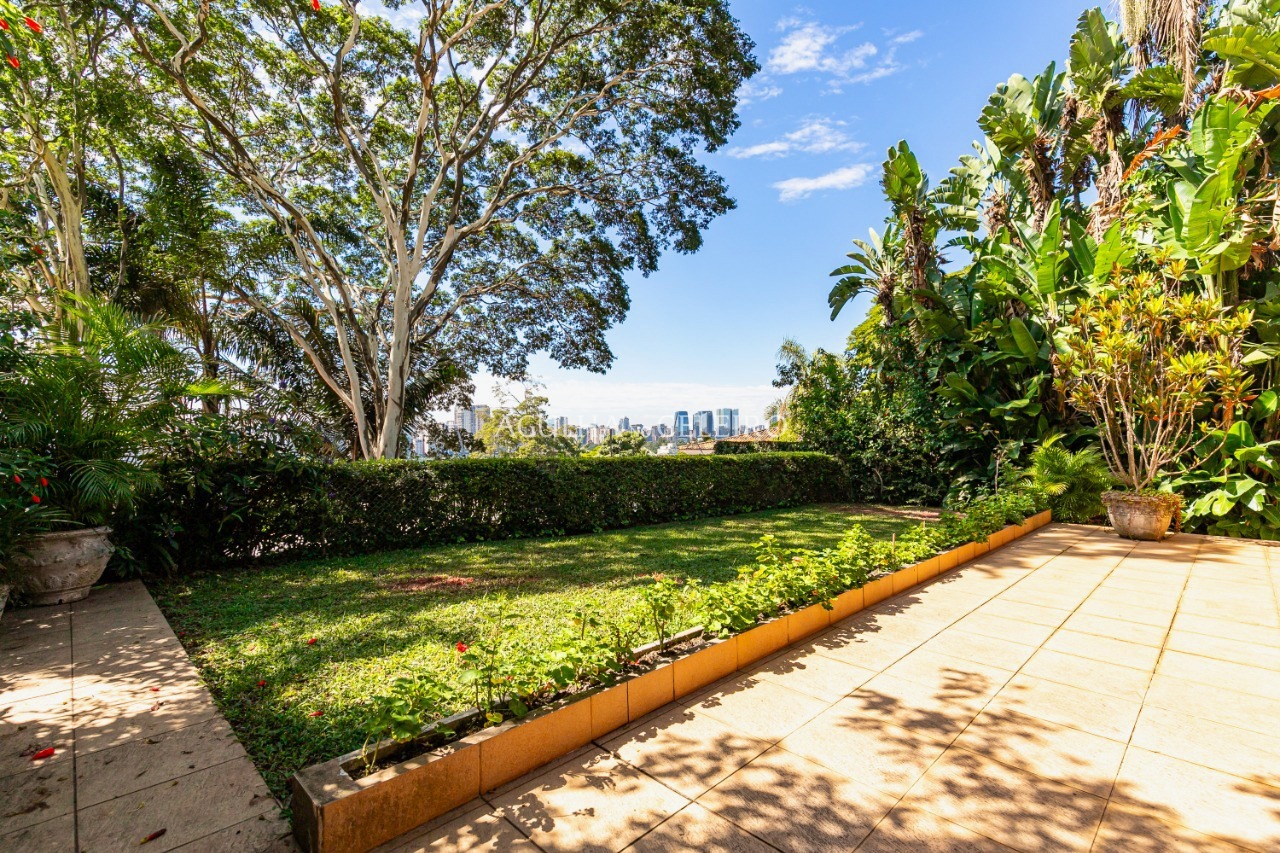 Casa com potencial em rua fechada com vista para o Jockey – 20673