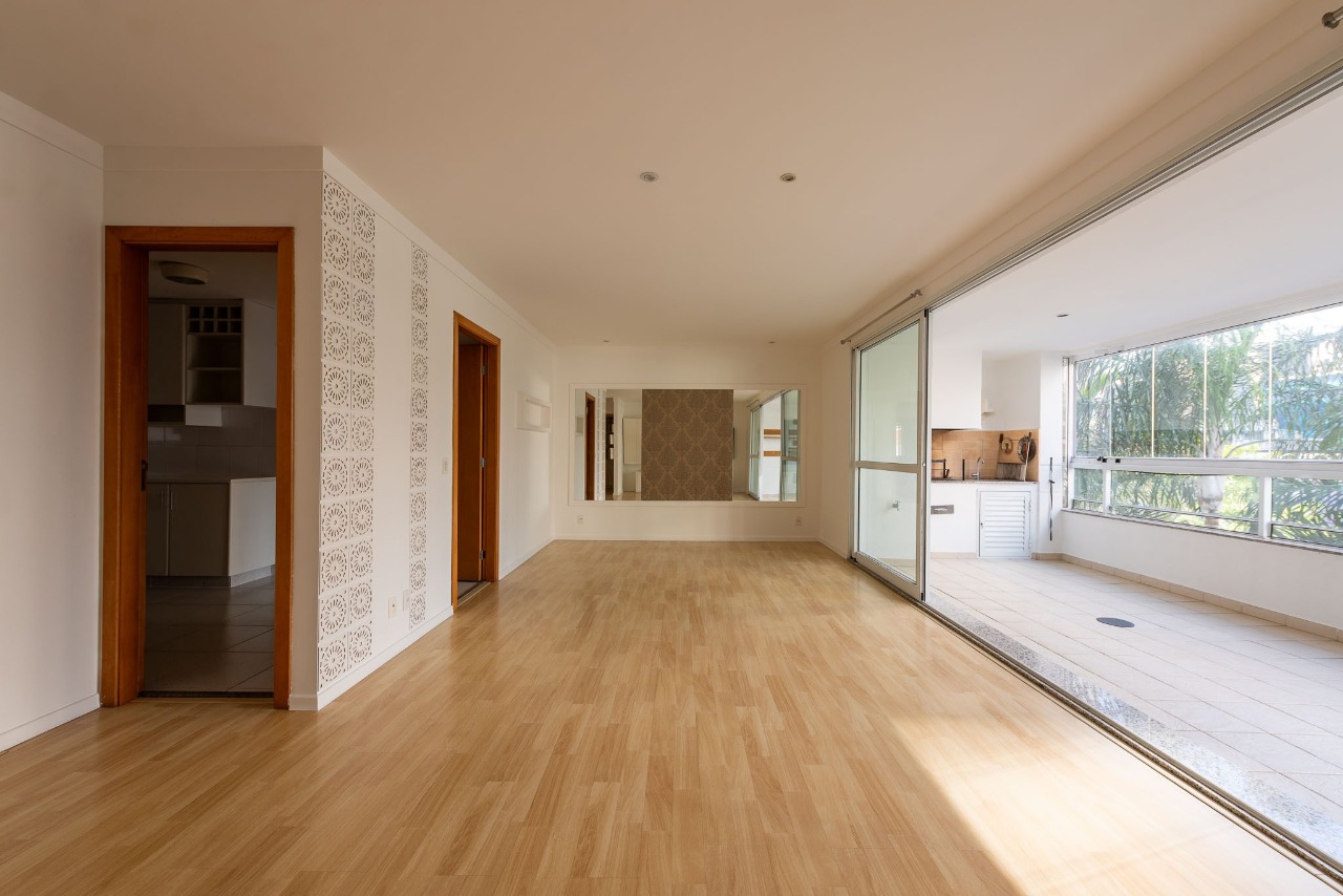 Amplo apartamento com varanda gourmet no coração do Itaim. – 20727