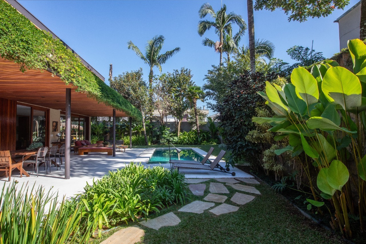 Exclusividade e sofisticação em rua arborizada e segura. – 20795