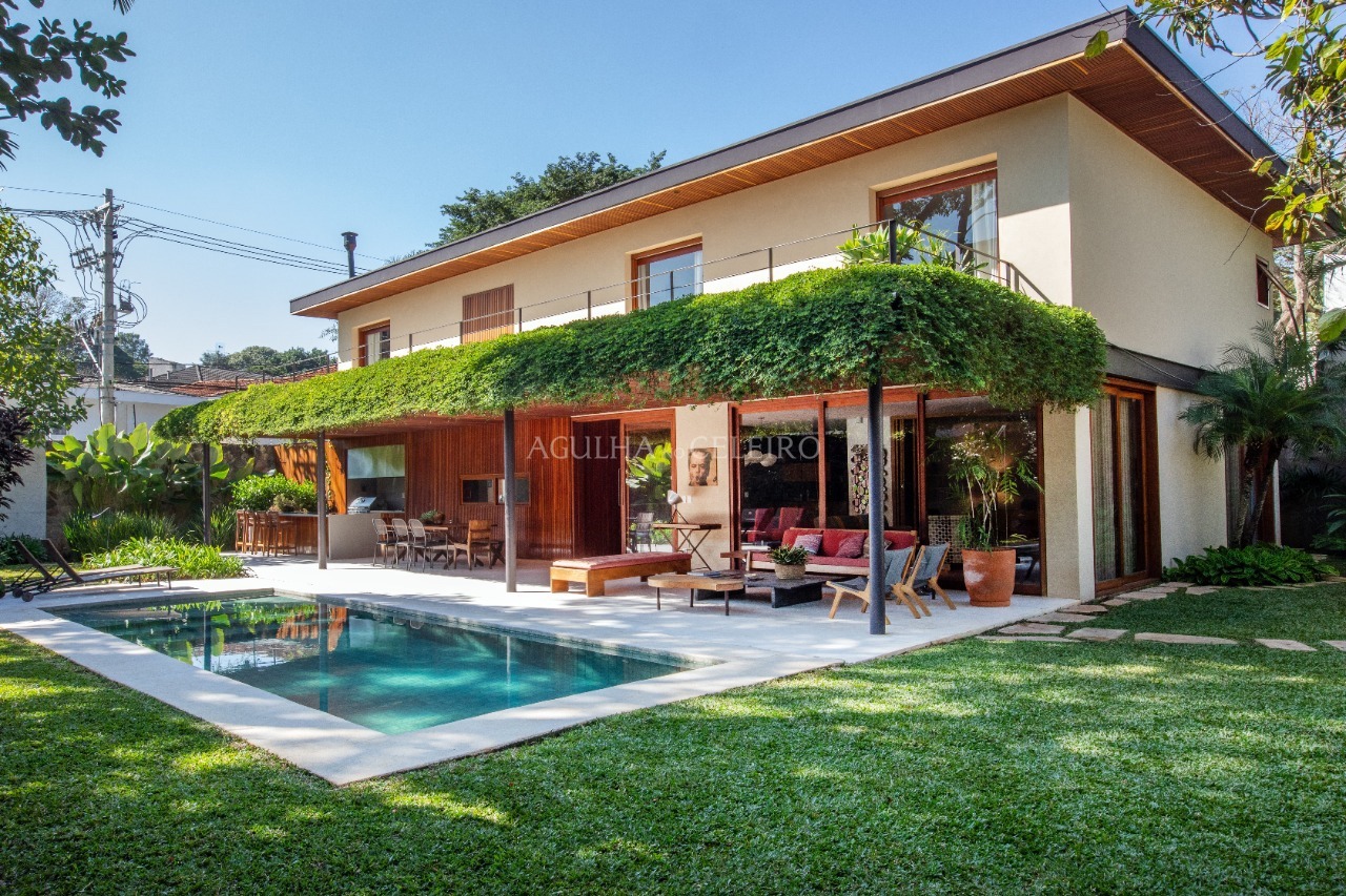 Exclusividade e sofisticação em rua arborizada e segura. – 20795