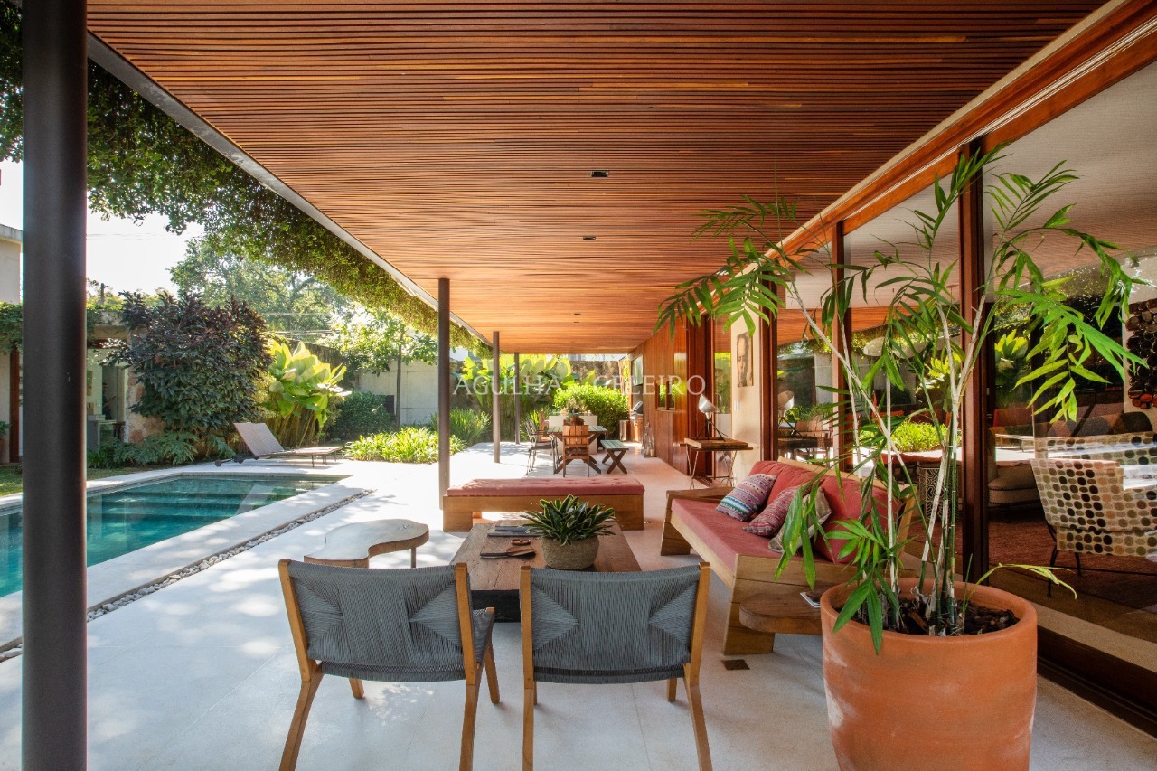 Exclusividade e sofisticação em rua arborizada e segura. – 20795