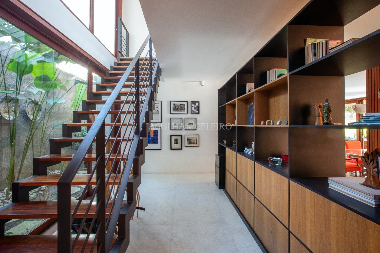 Exclusividade e sofisticação em rua arborizada e segura. – 20795