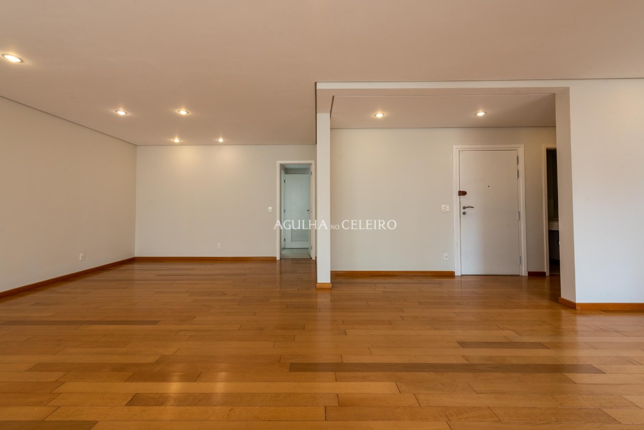 Pertinho da Praça Pereira Coutinho e Parque Ibirapuera no coração da Vila Nova Conceição. – 8824