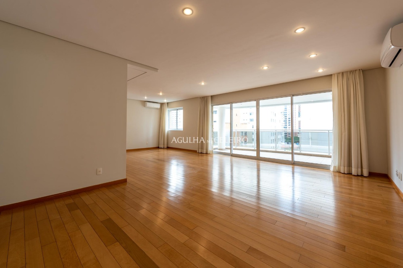 Pertinho da Praça Pereira Coutinho e Parque Ibirapuera no coração da Vila Nova Conceição. – 8824