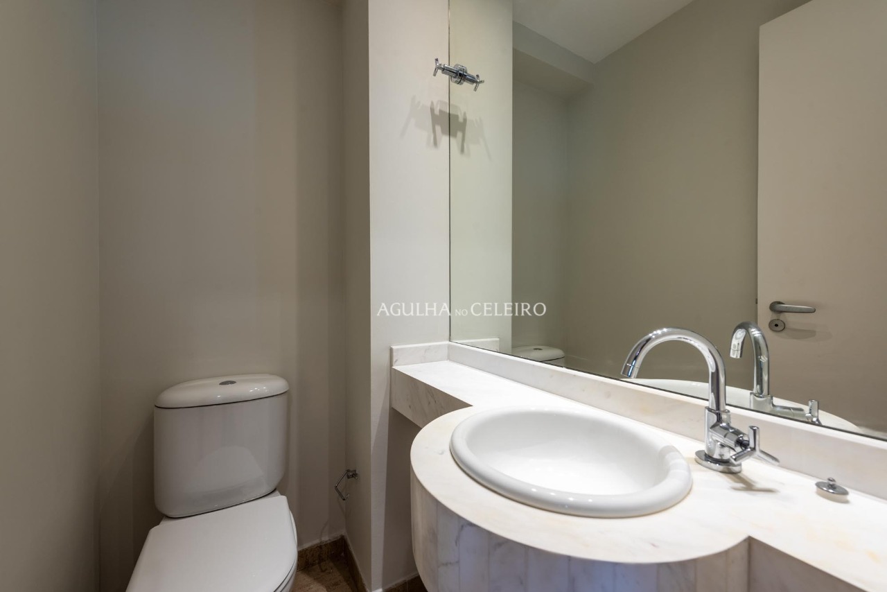 Pertinho da Praça Pereira Coutinho e Parque Ibirapuera no coração da Vila Nova Conceição. – 8824