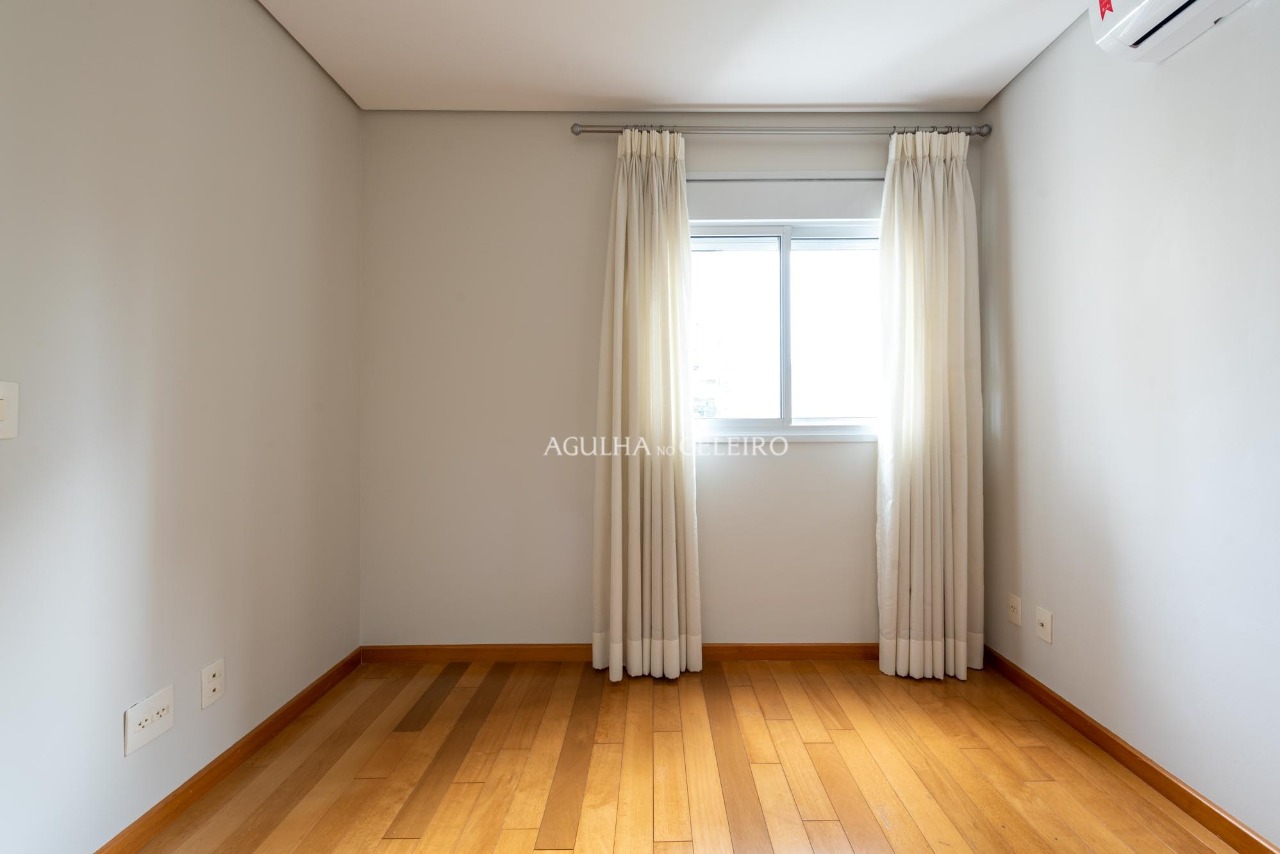 Pertinho da Praça Pereira Coutinho e Parque Ibirapuera no coração da Vila Nova Conceição. – 8824