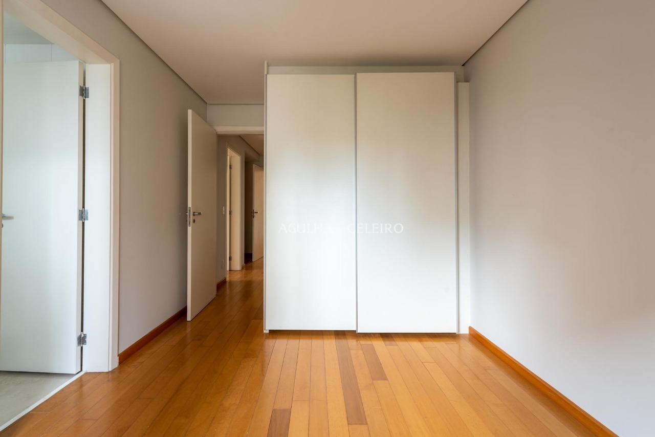 Pertinho da Praça Pereira Coutinho e Parque Ibirapuera no coração da Vila Nova Conceição. – 8824