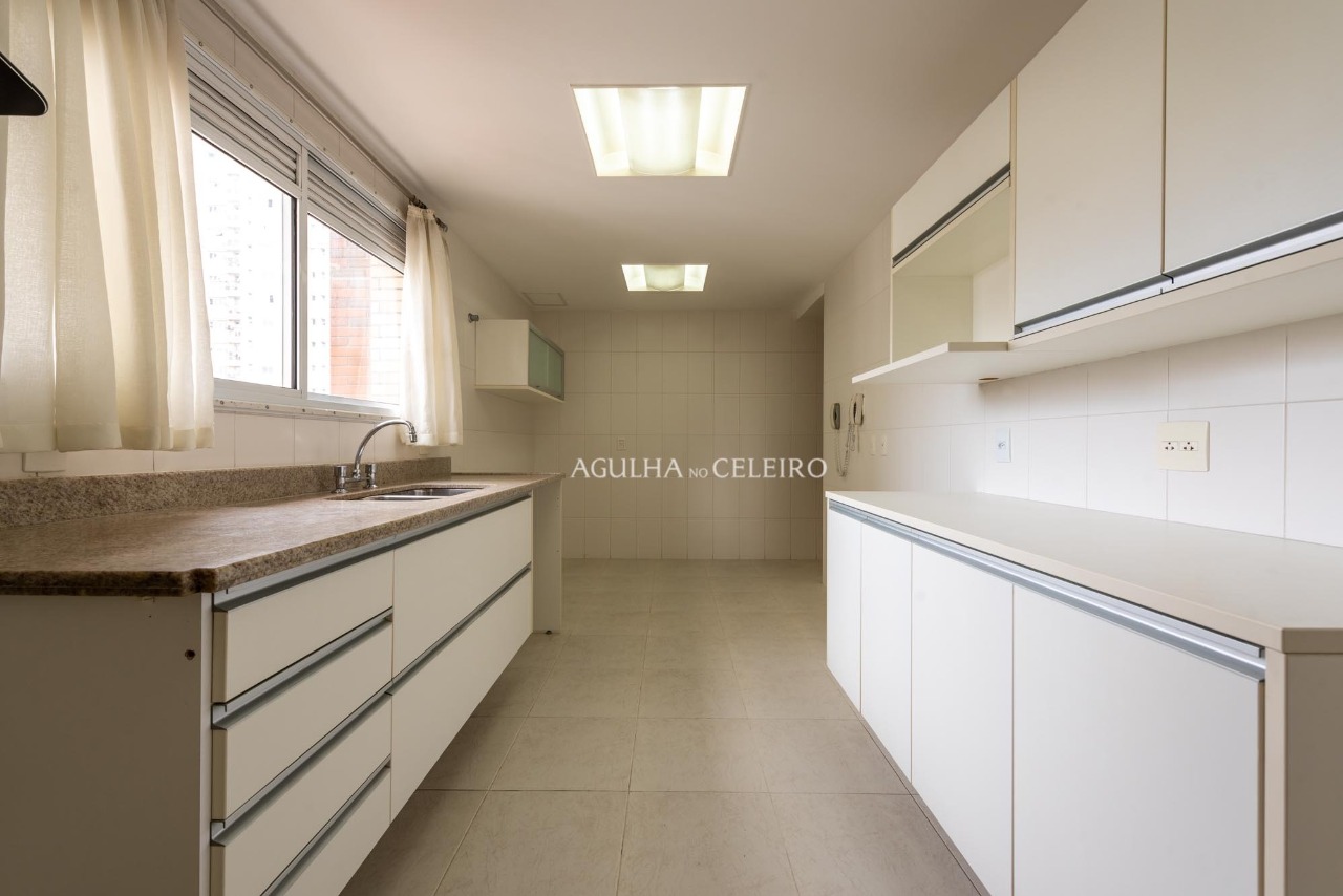 Pertinho da Praça Pereira Coutinho e Parque Ibirapuera no coração da Vila Nova Conceição. – 8824