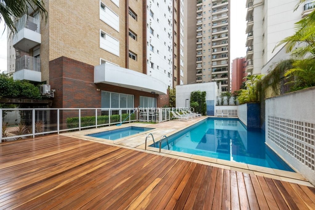 Pertinho da Praça Pereira Coutinho e Parque Ibirapuera no coração da Vila Nova Conceição. – 8824