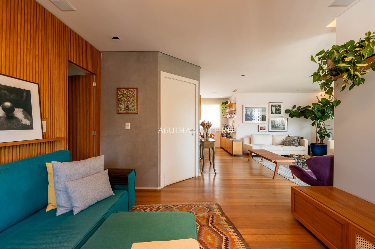 Lindo apartamento totalmente reformado a venda em Pinheiros. – AP1099