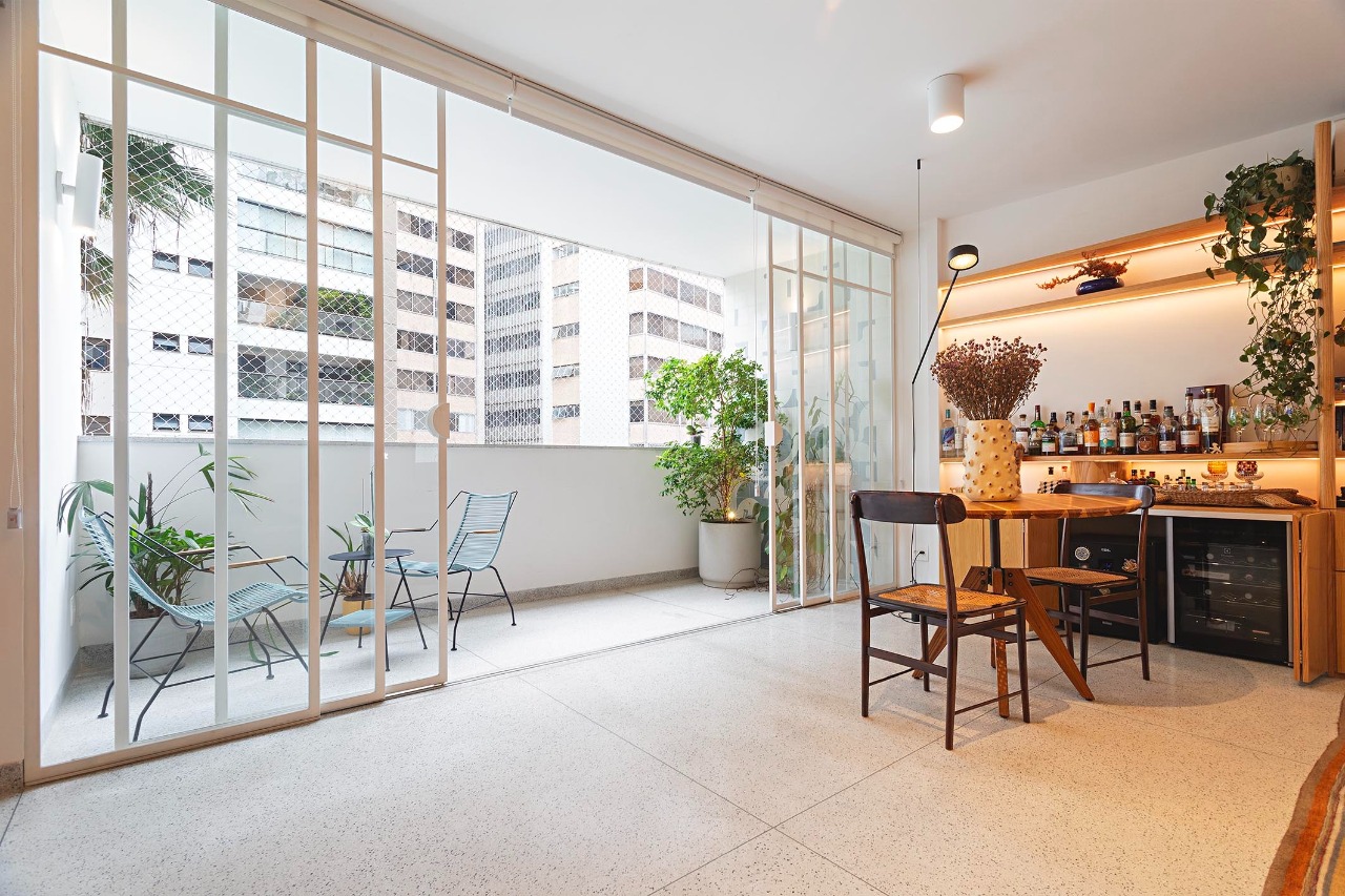 Apartamento reformado em edifício assinado por David Libeskind – AP4485