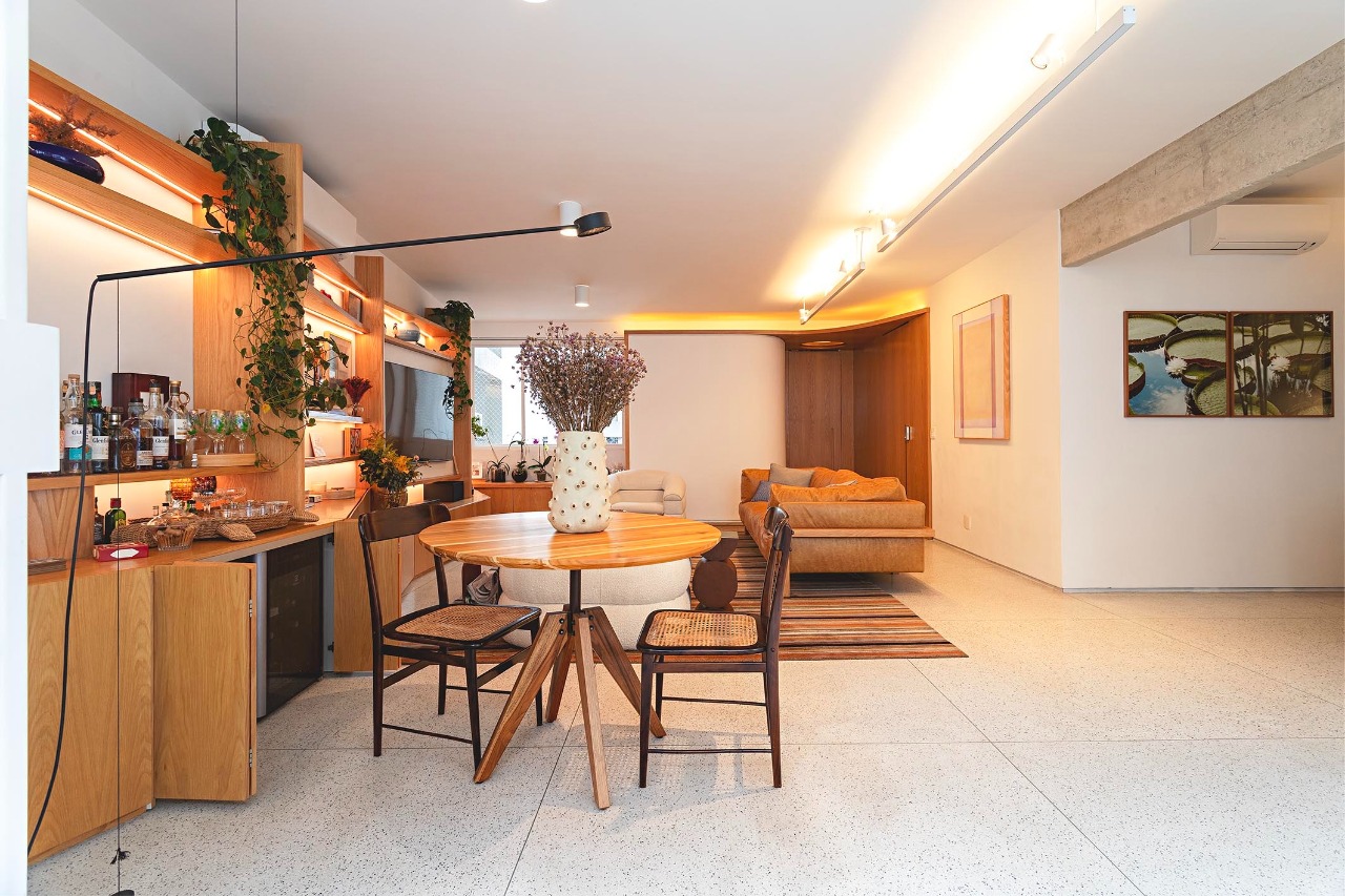 Apartamento reformado em edifício assinado por David Libeskind – AP4485