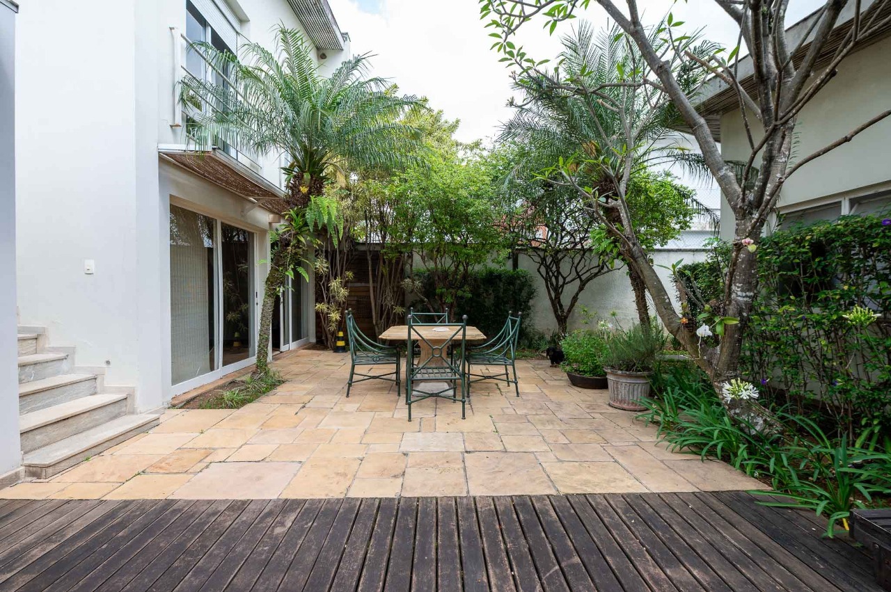 Casa com jardim à venda no Jardim Paulista. – 17388