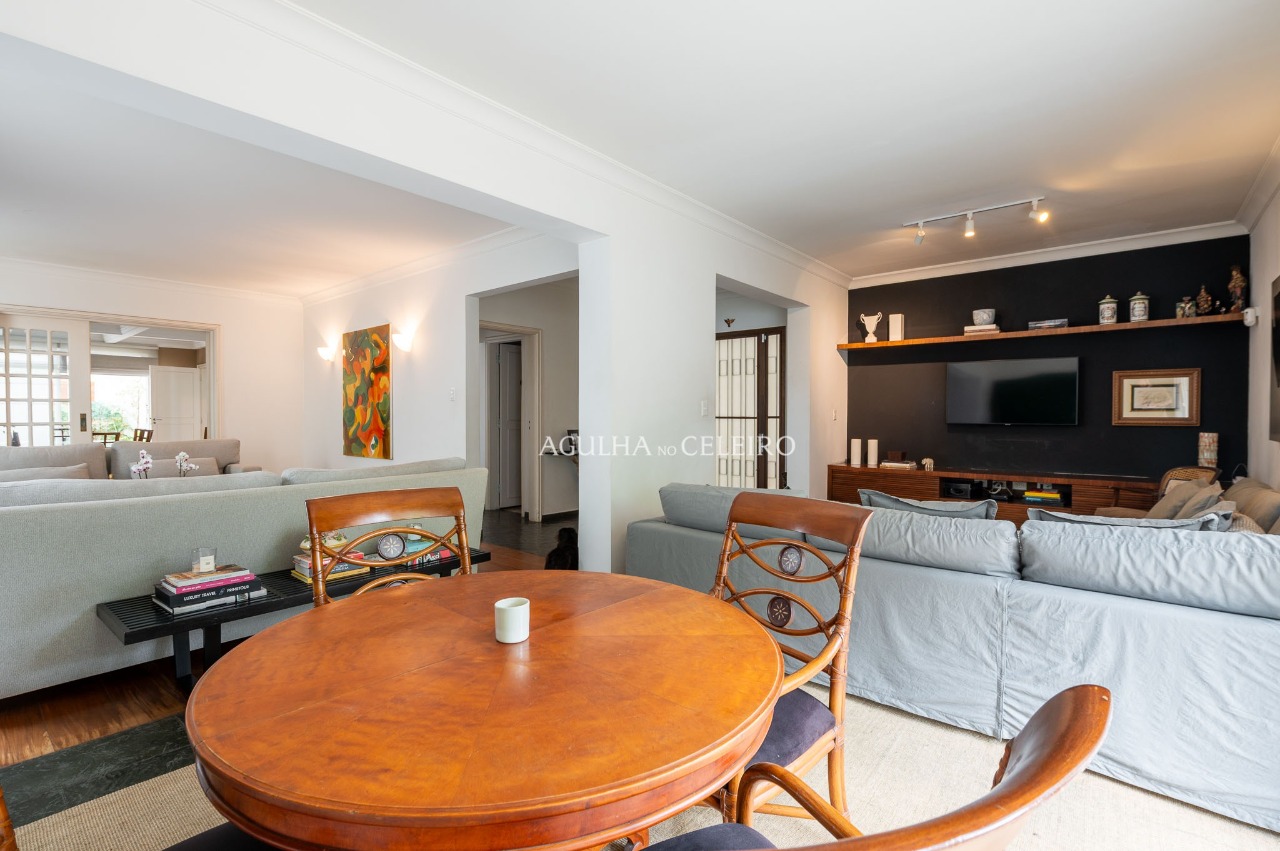 Casa com jardim à venda no Jardim Paulista. – 17388