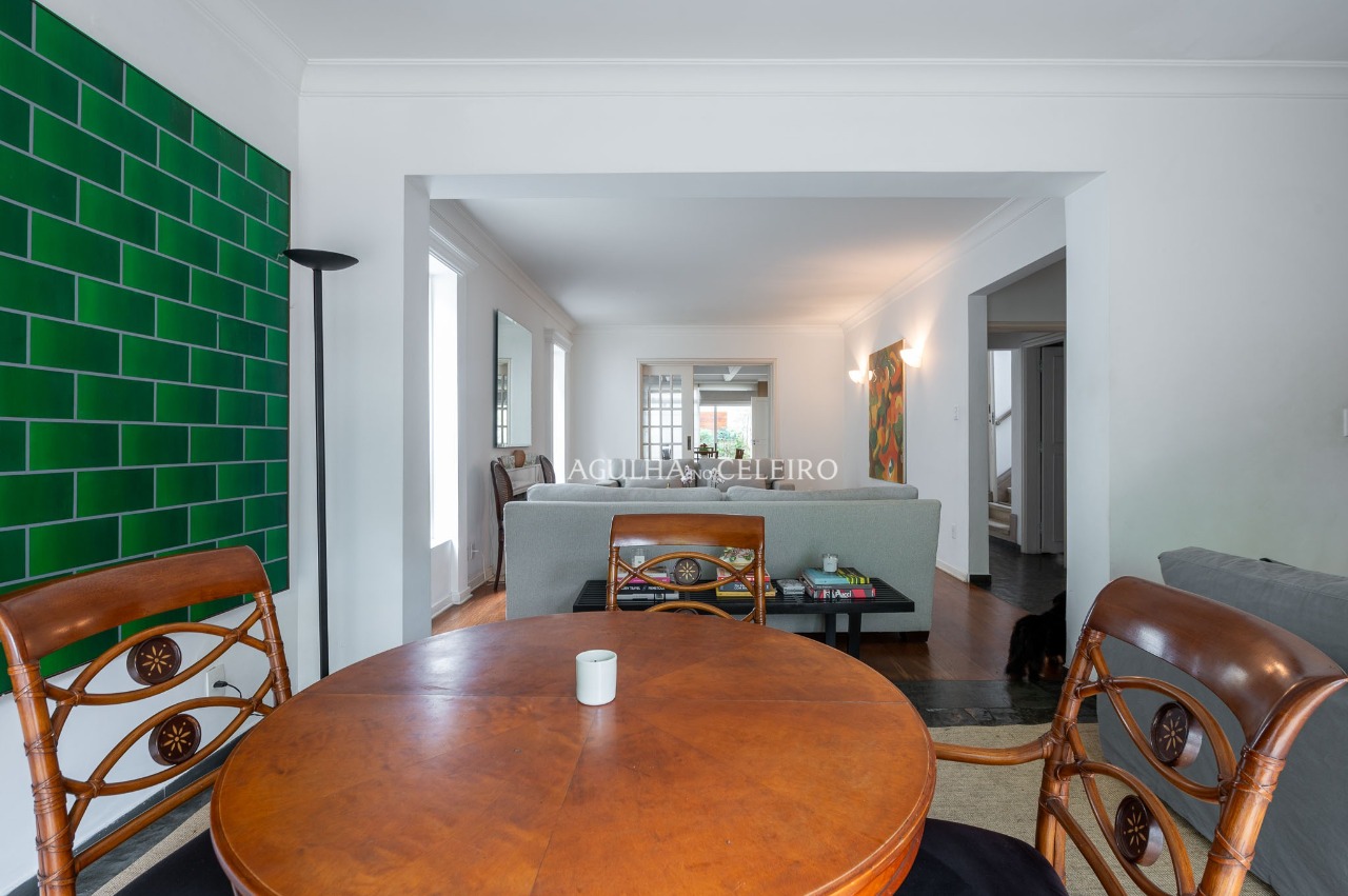 Casa com jardim à venda no Jardim Paulista. – 17388