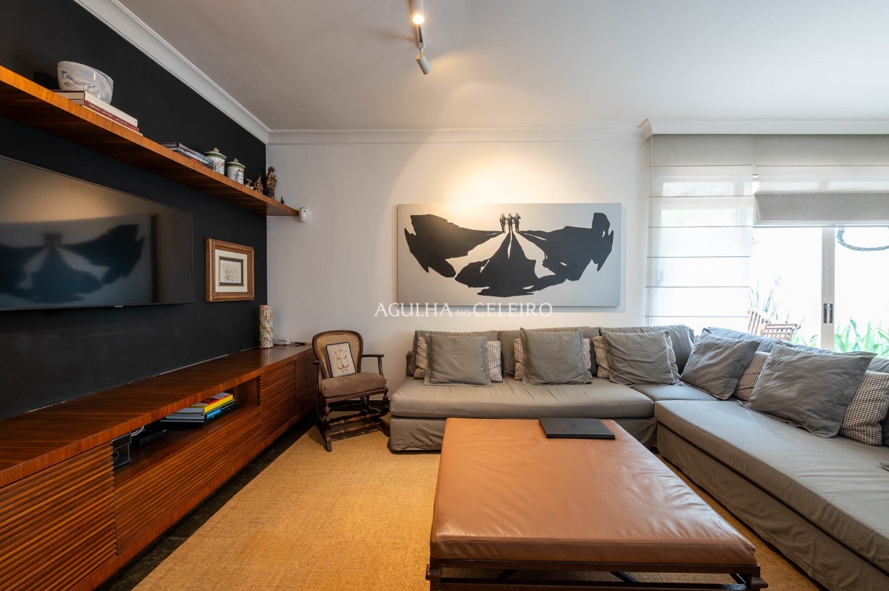 Casa com jardim à venda no Jardim Paulista. – 17388